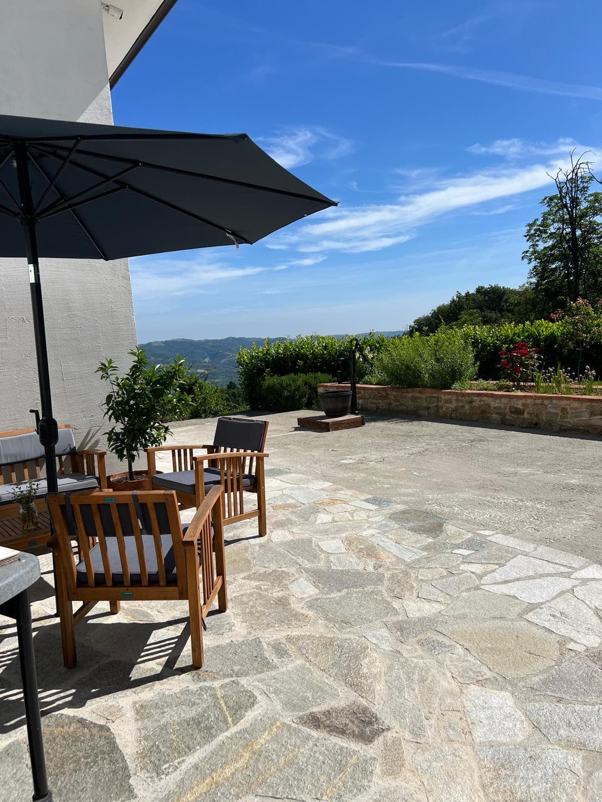 Udlejning af feriehus i Piemonte, Norditalien | Privat pool og flot udsigt